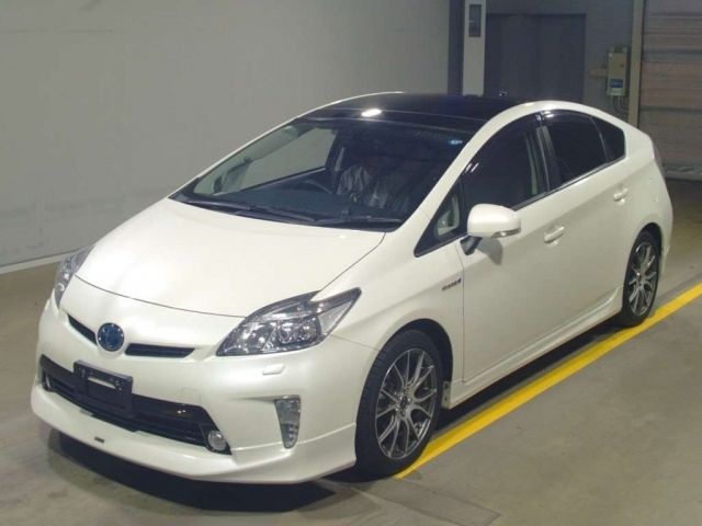 12763 Toyota Prius ZVW30 2015 г. (TAA Yokohama)