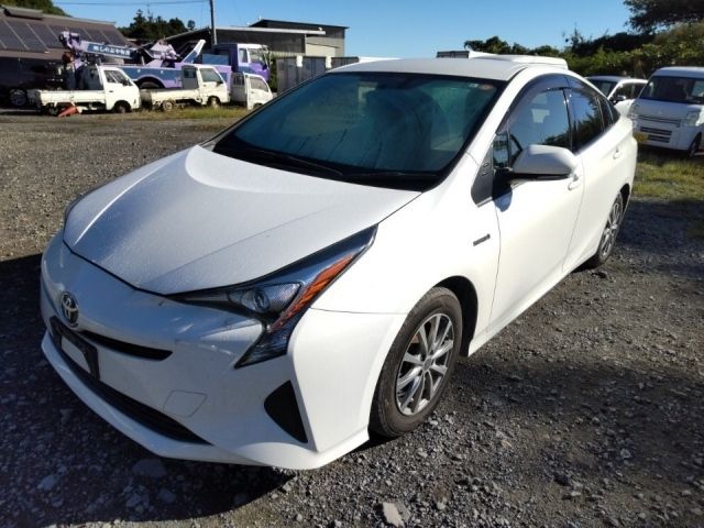 1667 Toyota Prius ZVW50 2018 г. (LUM Tokyo Nyusatsu)