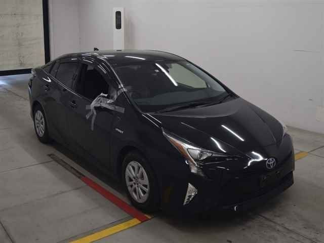 20028 Toyota Prius ZVW50 2018 г. (MIRIVE Osaka)