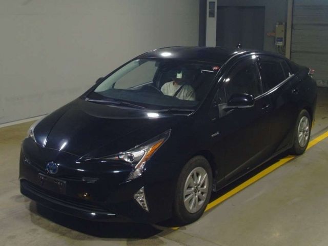 235 Toyota Prius ZVW50 2018 г. (TAA Yokohama)