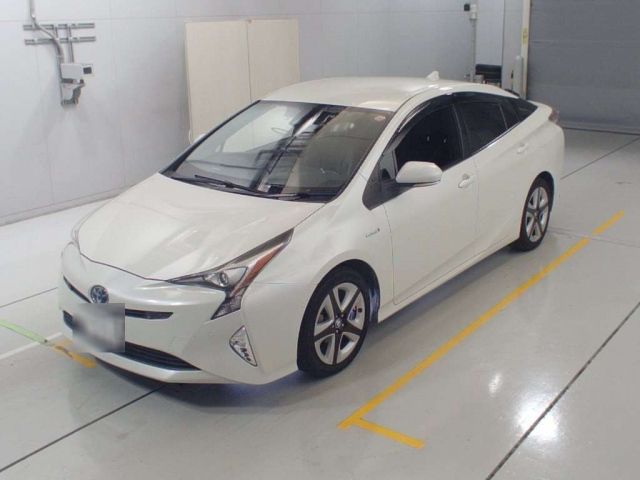 30412 Toyota Prius ZVW51 2017 г. (CAA Chubu)