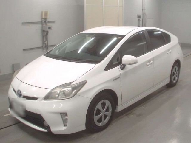 30490 Toyota Prius ZVW30 2013 г. (CAA Tokyo)