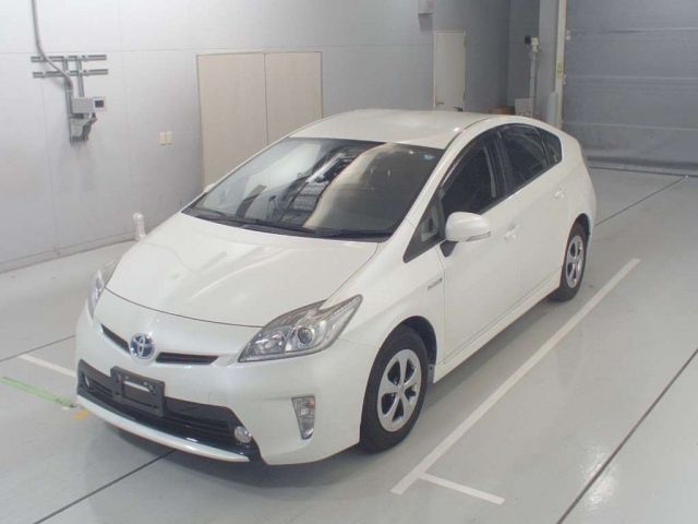 30517 Toyota Prius ZVW30 2015 г. (CAA Chubu)