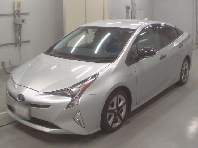 30573 Toyota Prius ZVW51 2016 г. (CAA Tokyo)