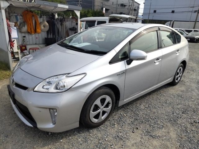 3412 Toyota Prius ZVW30 2015 г. (LUM Fukuoka Nyusatsu)