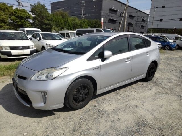 4210 Toyota Prius ZVW30 2013 г. (LUM Fukuoka Nyusatsu)