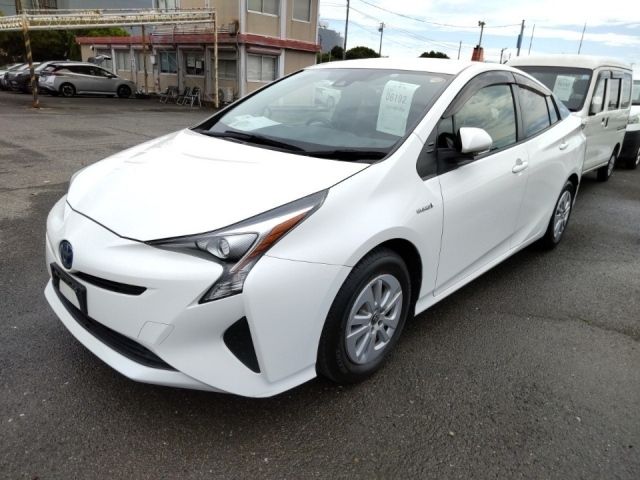 6192 Toyota Prius ZVW51 2018 г. (LUM Kobe Nyusatsu)