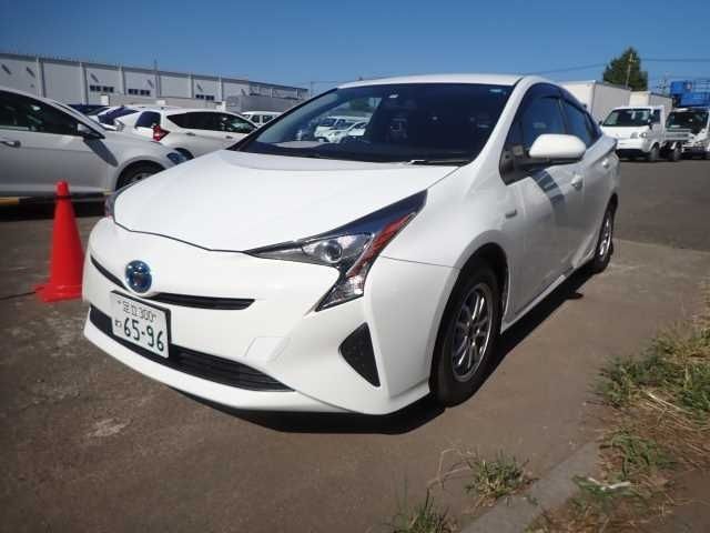 64 Toyota Prius ZVW51 2017 г. (ORIX Atsugi Nyusatsu)