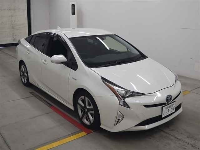 70059 Toyota Prius ZVW50 2016 г. (MIRIVE Osaka)