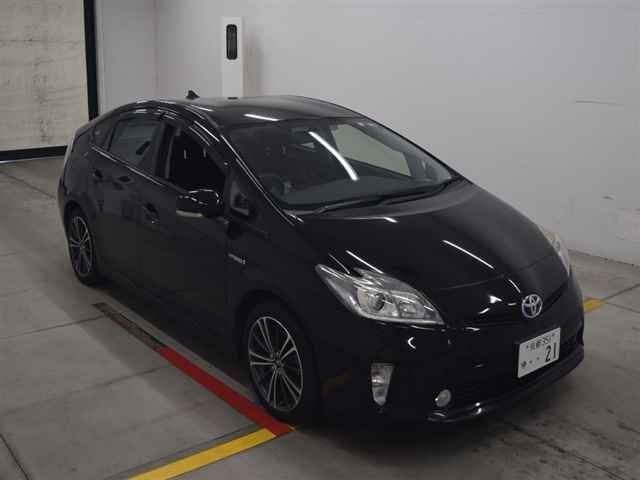 70113 Toyota Prius ZVW30 2015 г. (MIRIVE Osaka)