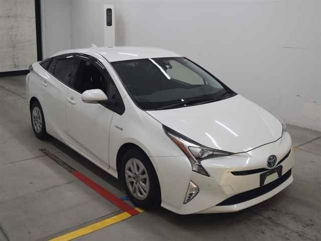 70186 Toyota Prius ZVW50 2018 г. (MIRIVE Osaka)