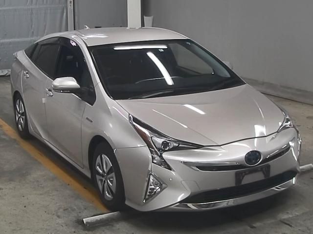 806 Toyota Prius ZVW51 2016 г. (ZIP Tokyo)