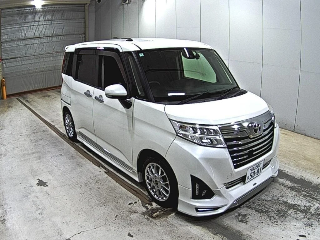 Toyota Roomy M900A 2018
