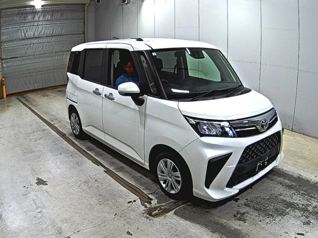 Toyota Roomy M900A 2021