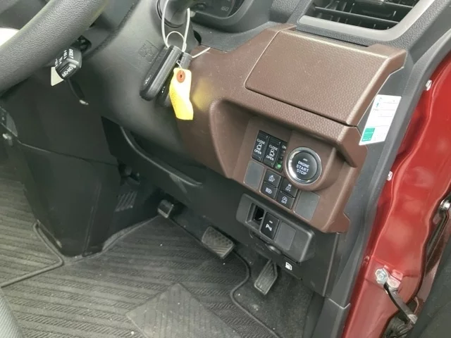 Toyota Roomy M900A 2020