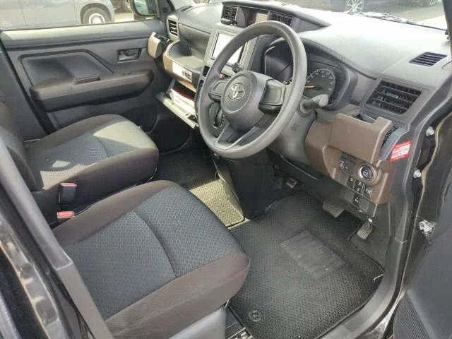 Toyota Roomy M900A 2023