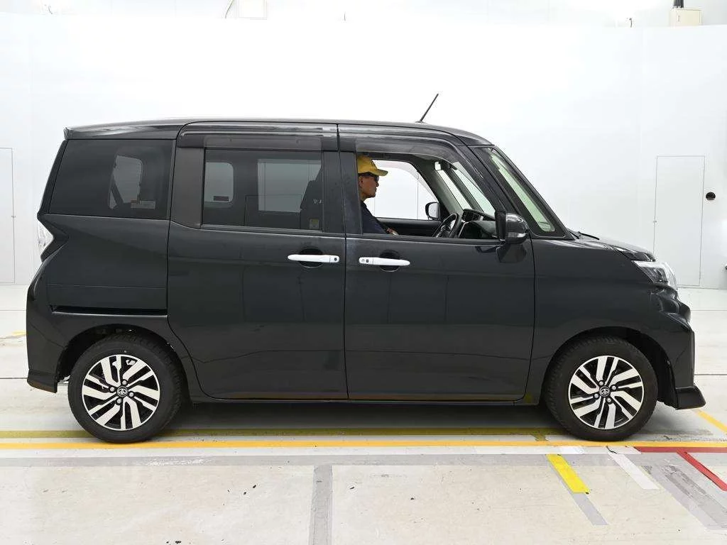 Toyota Roomy M900A 2021