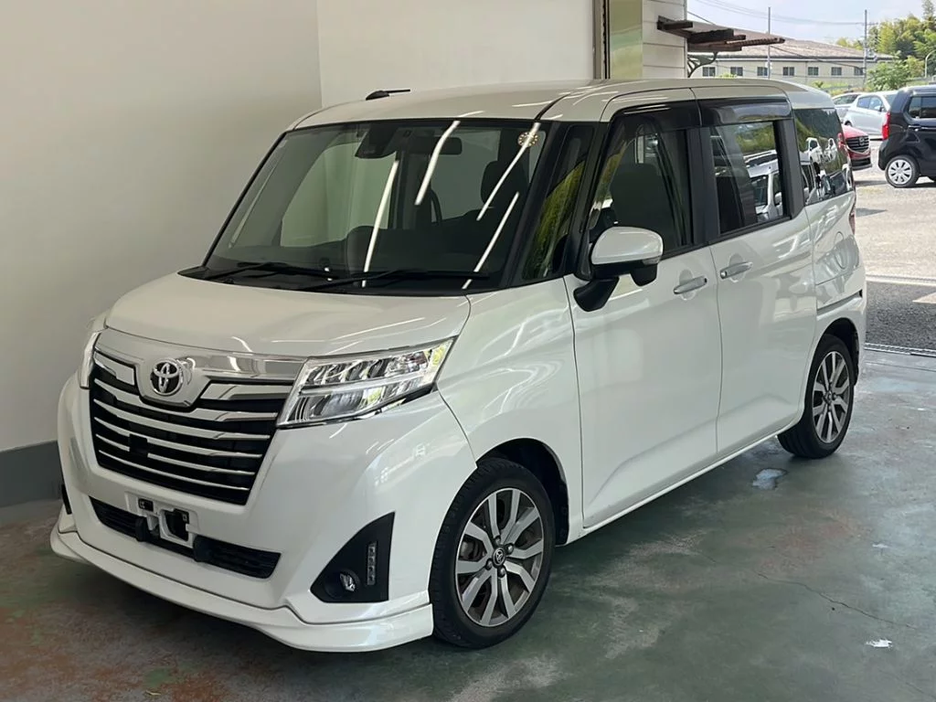 Toyota Roomy M900A 2018