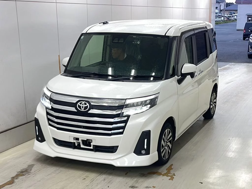 Toyota Roomy M900A 2021