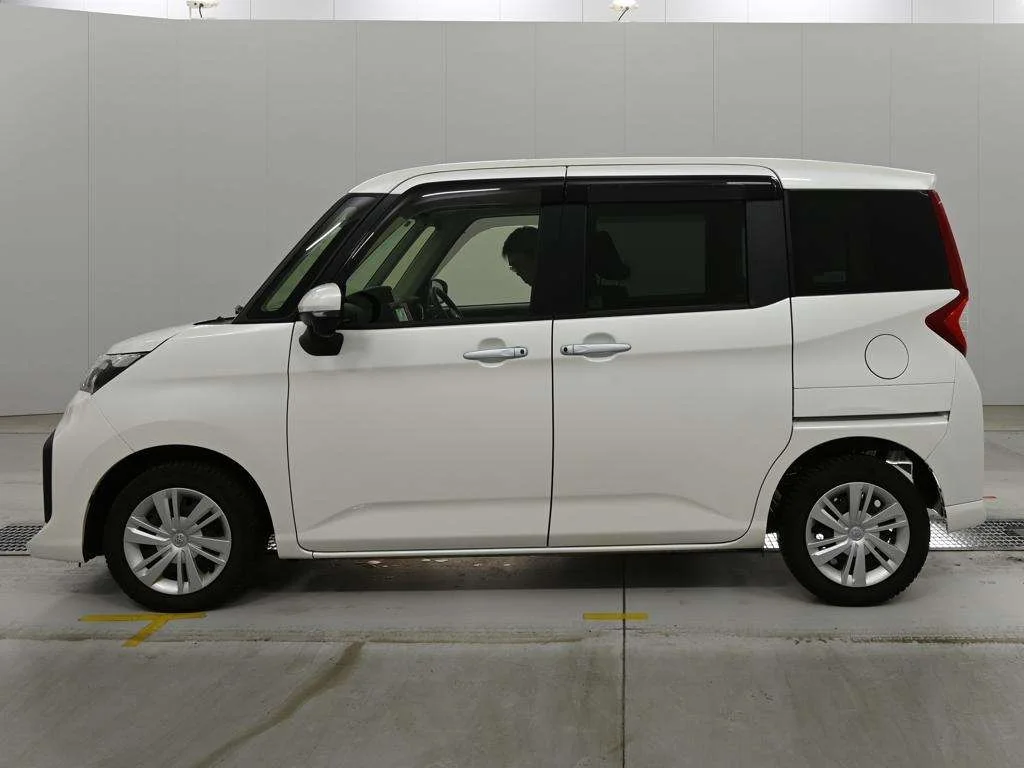 Toyota Roomy M900A 2022