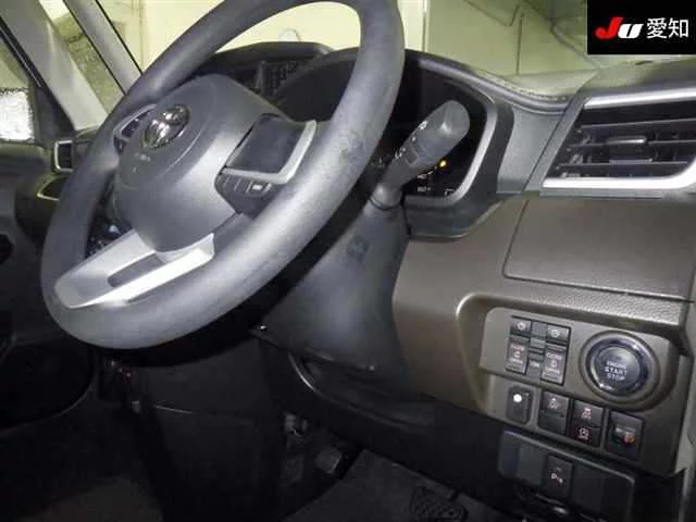 Toyota Roomy M900A 2025