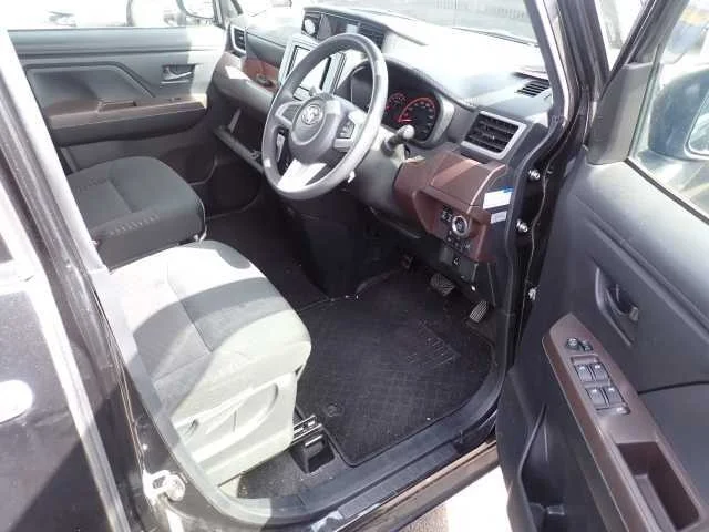 Toyota Roomy M900A 2020