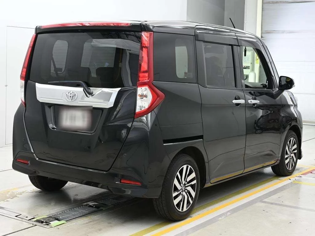Toyota Roomy M900A 2018