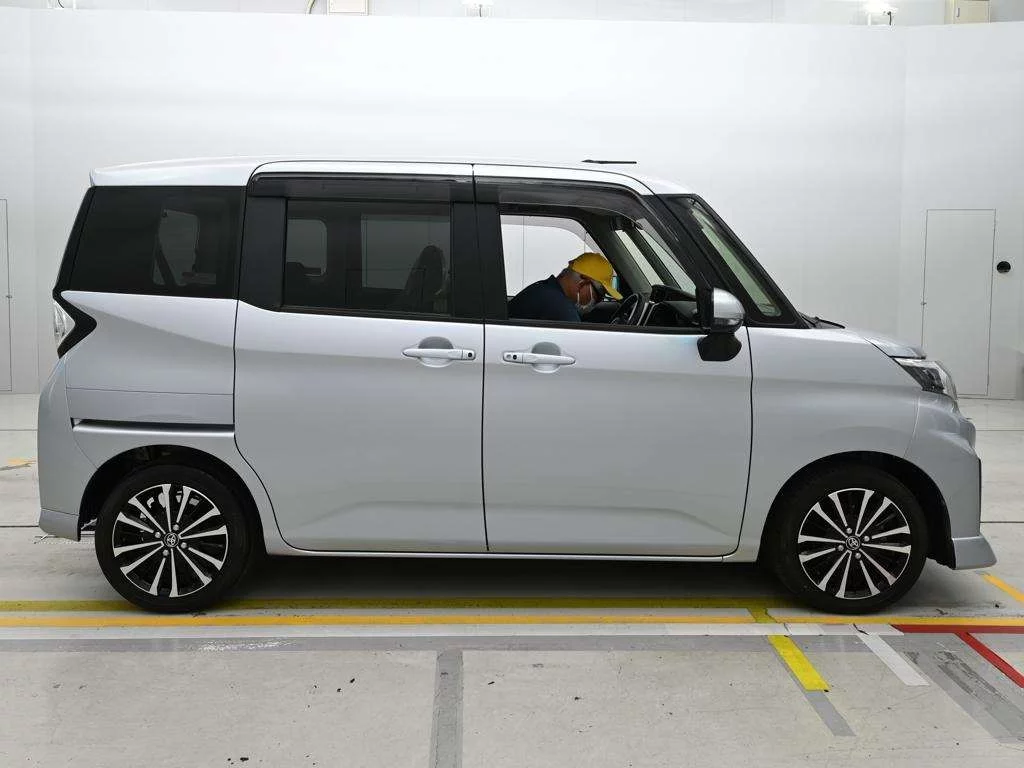 Toyota Roomy M900A 2021