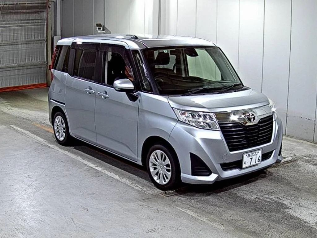 Toyota Roomy M900A 2018