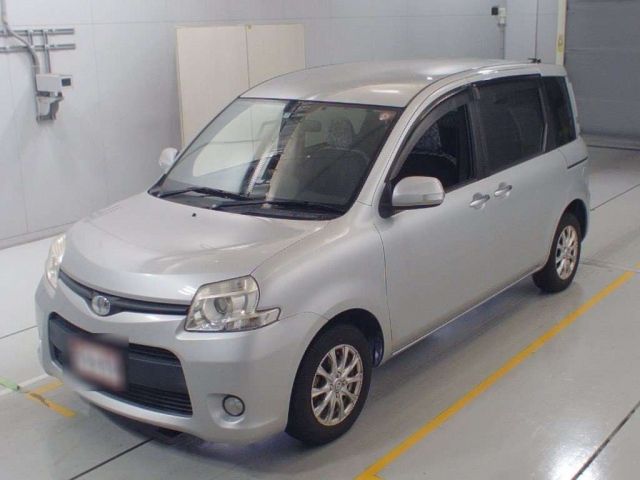 90293 Toyota Sienta NCP81G 2013 г. (CAA Chubu)