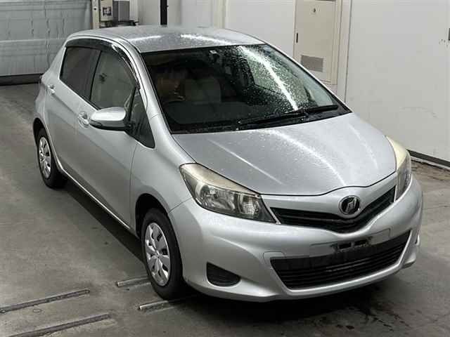 10070 Toyota Vitz NSP135 2013 г. (MIRIVE Saitama)