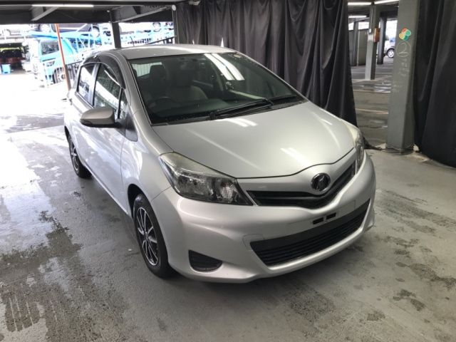 1068 Toyota Vitz KSP130 2012 г. (NISSAN Osaka)