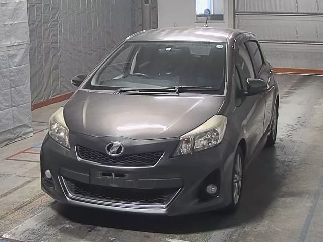 2589 Toyota Vitz NCP131 2012 г. (HERO)