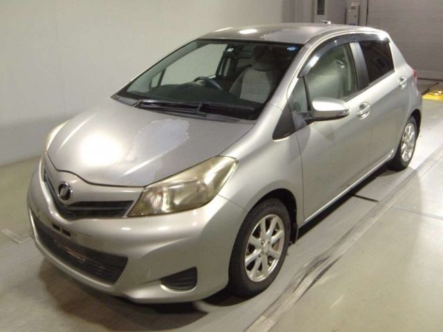 7133 Toyota Vitz NSP130 2011 г. (TAA Tohoku)