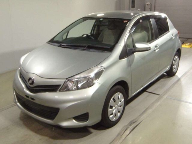 7156 Toyota Vitz NSP130 2013 г. (TAA Tohoku)