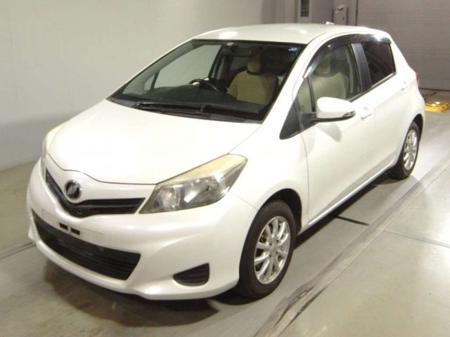 7196 Toyota Vitz KSP130 2011 г. (TAA Tohoku)