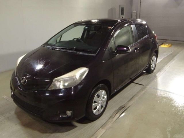 7211 Toyota Vitz KSP130 2013 г. (TAA Tohoku)