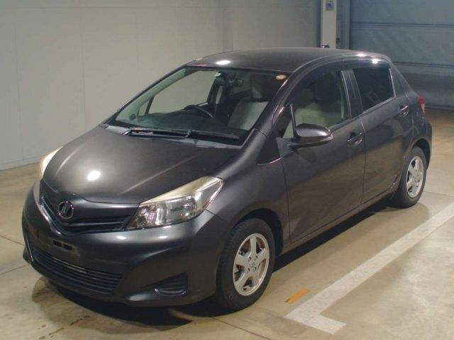 7272 Toyota Vitz KSP130 2012 г. (TAA Kinki)