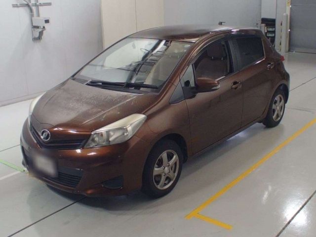 90351 Toyota Vitz NSP130 2013 г. (CAA Chubu)