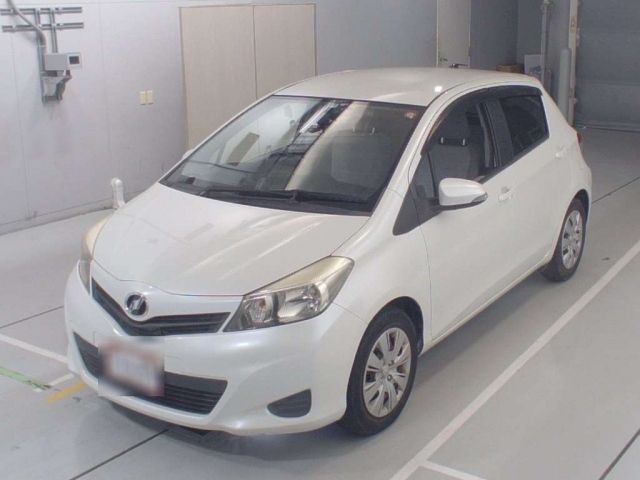 90352 Toyota Vitz NSP130 2011 г. (CAA Chubu)