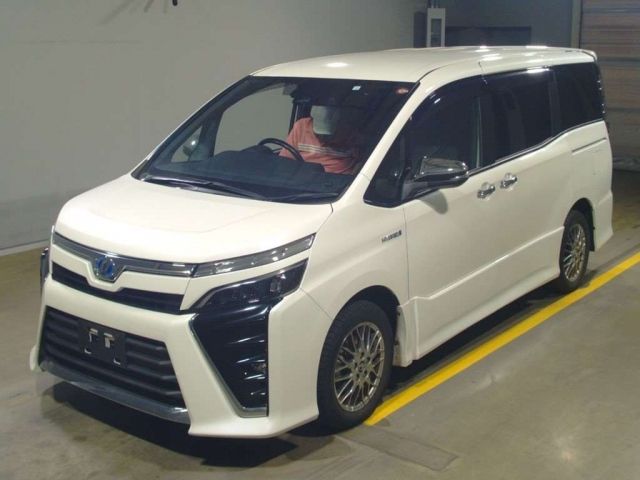 12546 Toyota Voxy ZWR80W 2018 г. (TAA Yokohama)