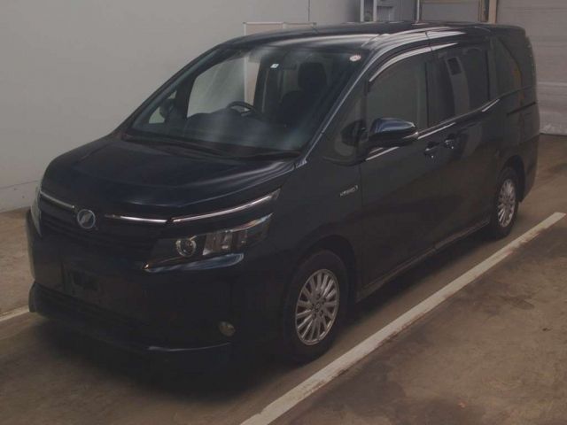 194 Toyota Voxy ZWR80G 2015 г. (TAA Kantou)