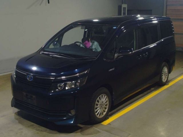 294 Toyota Voxy ZWR80G 2014 г. (TAA Yokohama)