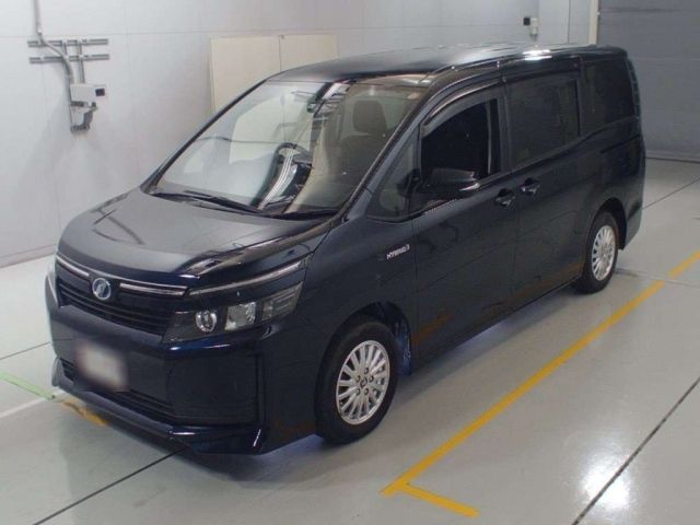 30093 Toyota Voxy ZWR80G 2015 г. (CAA Chubu)