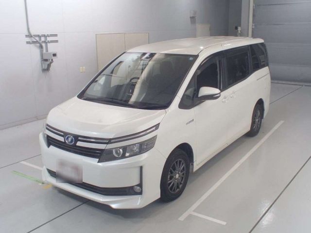 30285 Toyota Voxy ZWR80G 2014 г. (CAA Chubu)