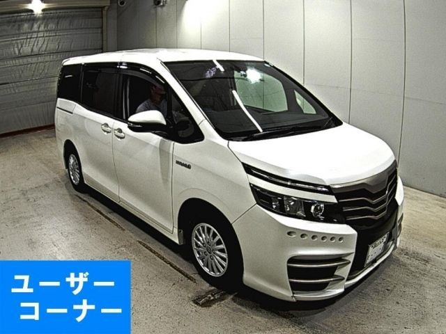 3029 Toyota Voxy ZWR80G 2015 г. (LAA Okayama)