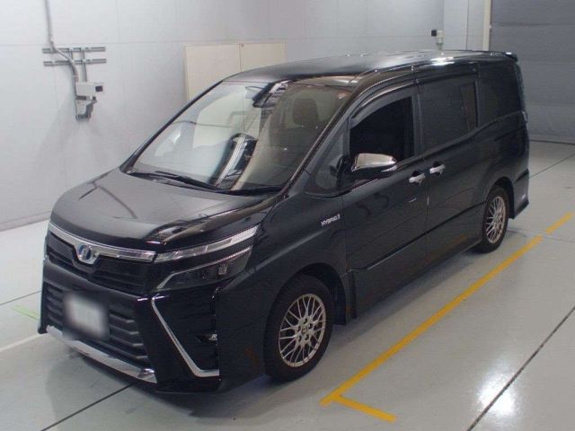 30373 Toyota Voxy ZWR80W 2018 г. (CAA Chubu)