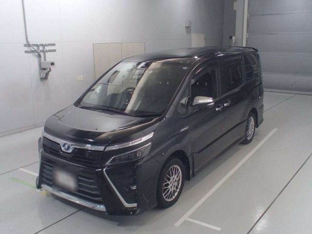 30383 Toyota Voxy ZWR80W 2018 г. (CAA Chubu)