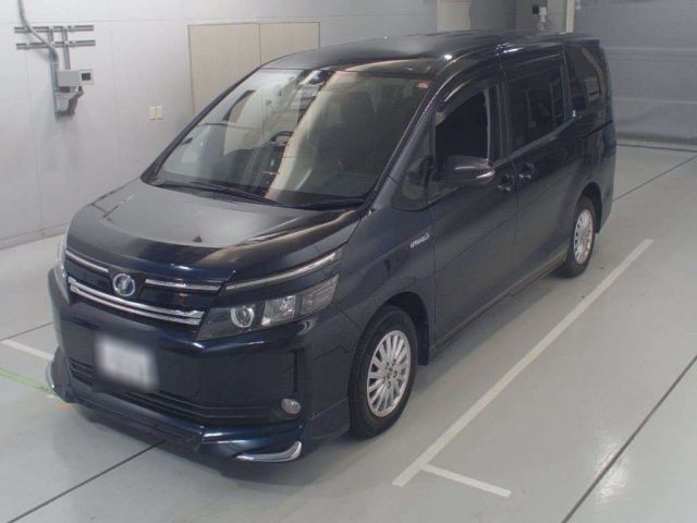 30471 Toyota Voxy ZWR80G 2014 г. (CAA Chubu)