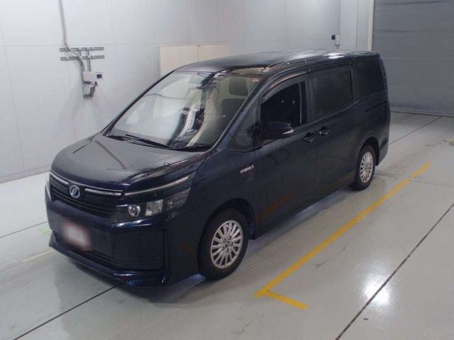 30494 Toyota Voxy ZWR80G 2014 г. (CAA Chubu)